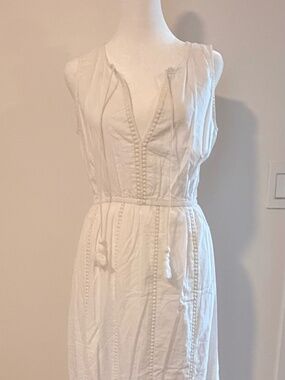 Love this dress! White cotton dress.